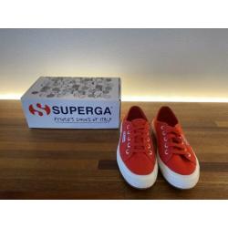 Rode Superga gympen maat 35 1x gedragen zgan