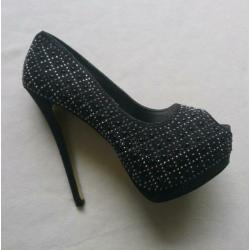 Uitverkoop!! Zwarte pumps met hele hoge hakken in maat 41