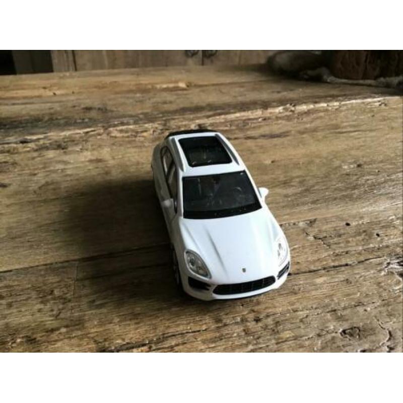 Porsche Macan turbo miniatuur