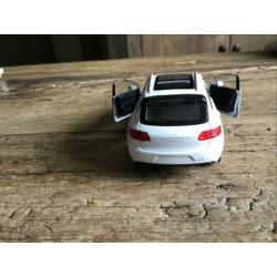 Porsche Macan turbo miniatuur