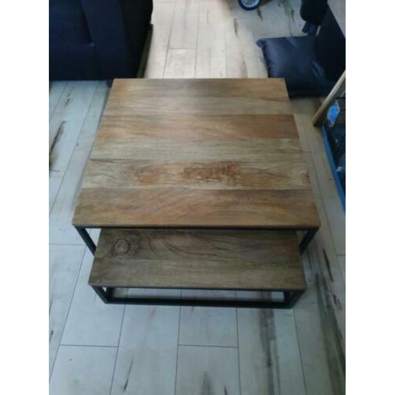 Salon tafel .75cm x75cm eiken met zwart staal