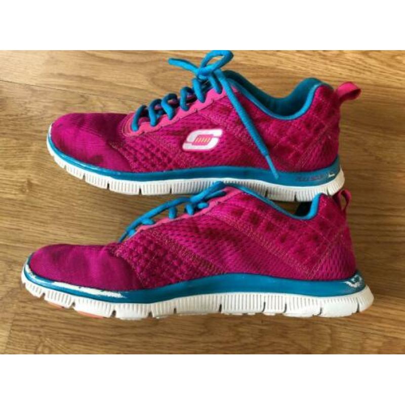 Schoenen gympen sneakers Skechers memory foam mt 37 – 7