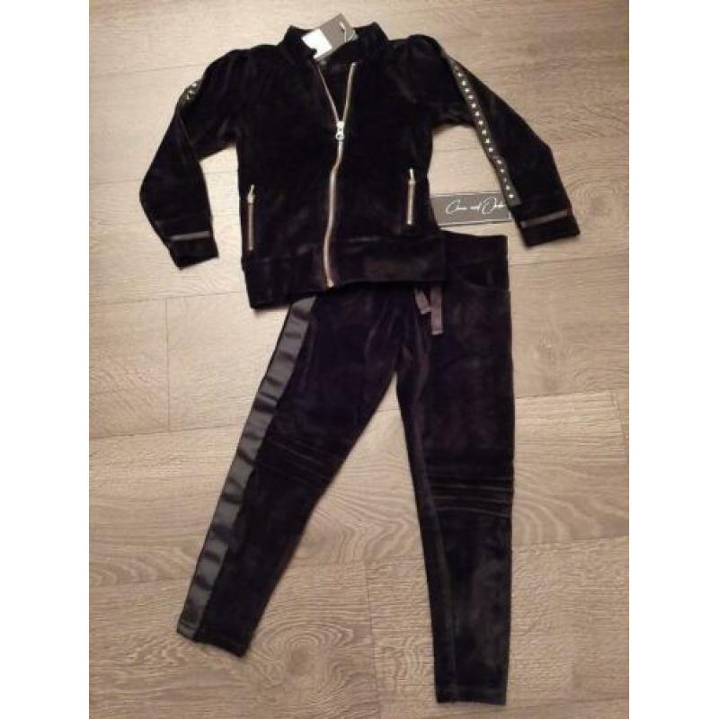 NIEUW Vest en Broek Chaos and Order Black - 110/116 jusa17