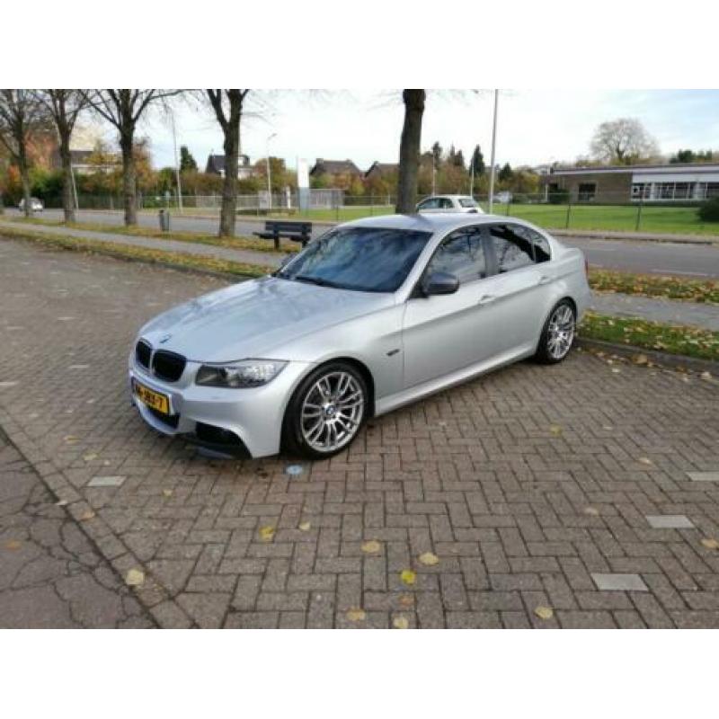 BMW E90 LCI 318i, M pakket, 18", Navi, sportstoel