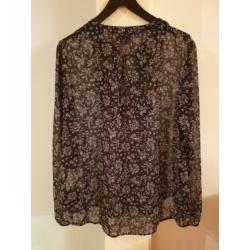 * Leuke zwart wit gebloemde blouse C&A , mt 46