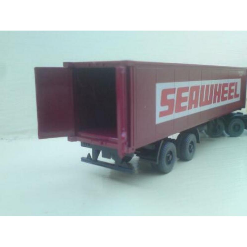 Wiking Iveco Turbostar met Seawheel container