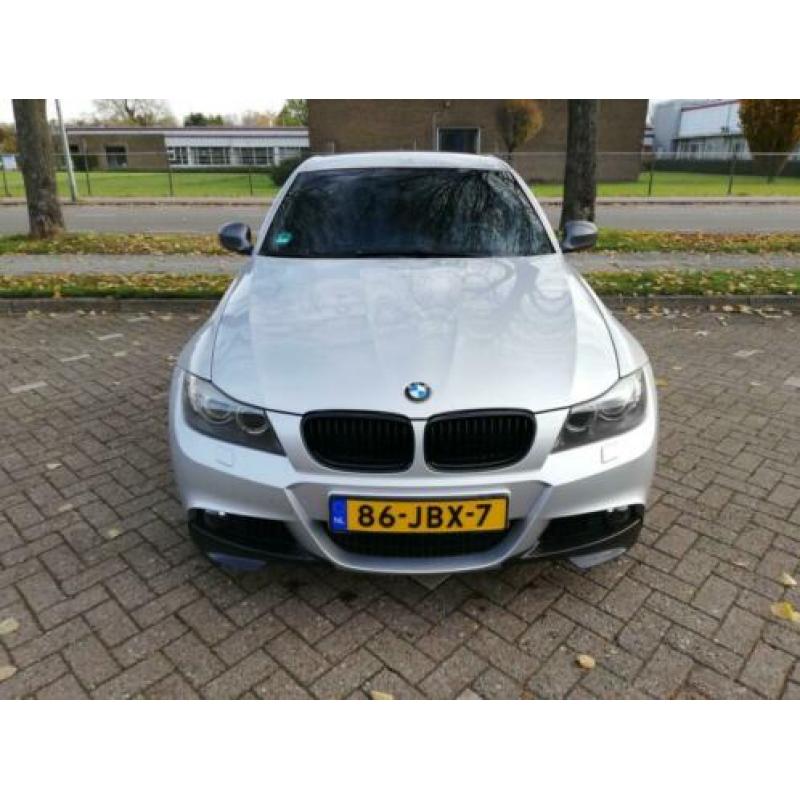 BMW E90 LCI 318i, M pakket, 18", Navi, sportstoel