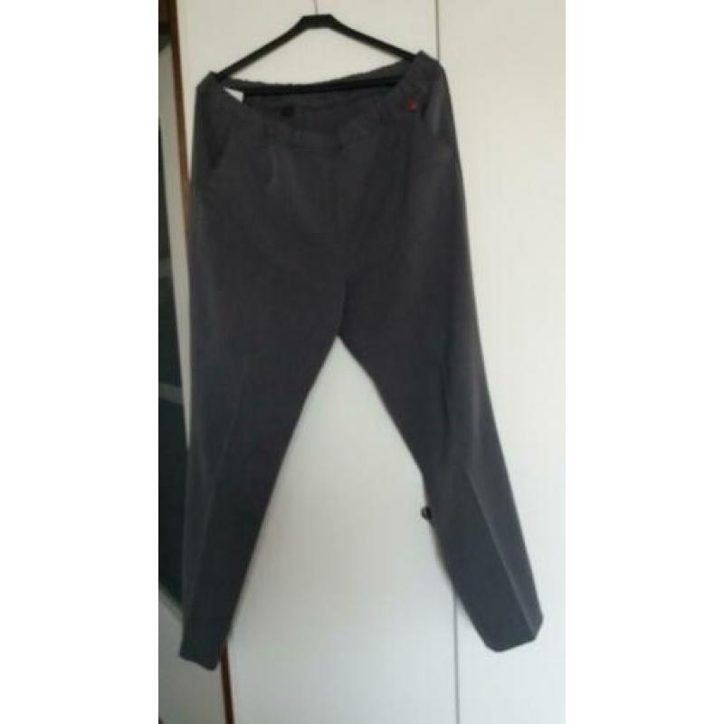 Mooie grijze pantalon. Maat 25. Dus korte lengte.