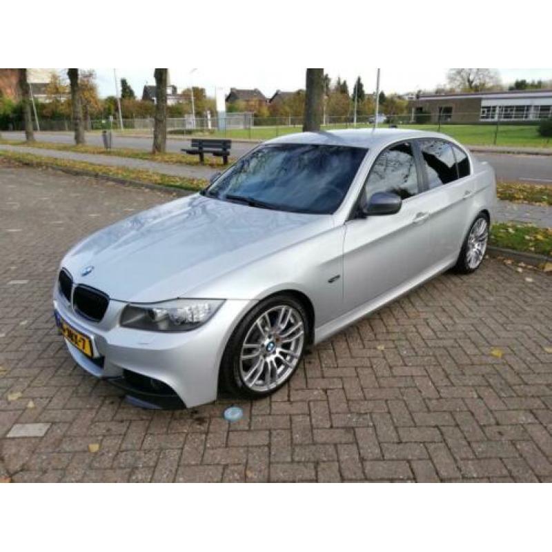 BMW E90 LCI 318i, M pakket, 18", Navi, sportstoel