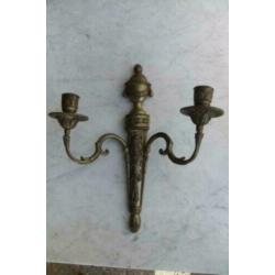 Twee antieke bronzen wandampliques / wandkandelaren