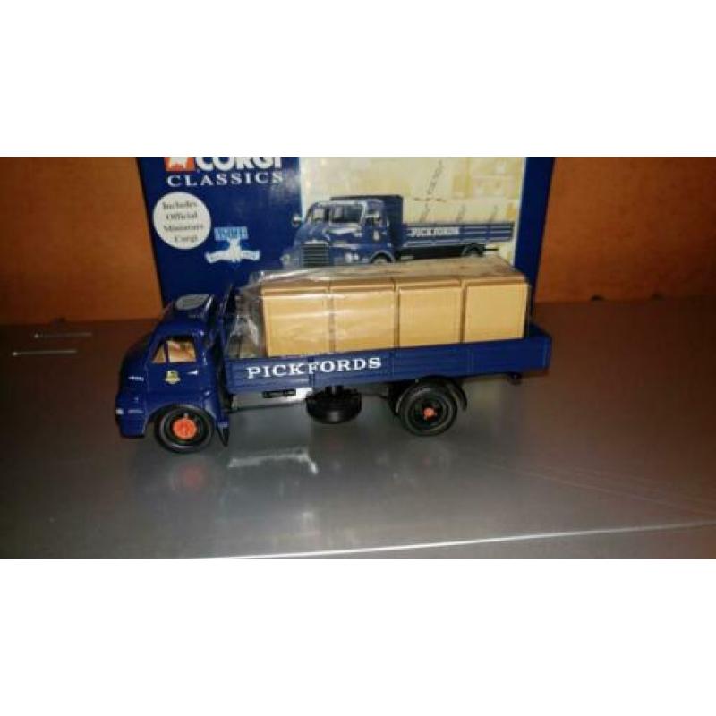 Corgi 20501 Pickfords Bedford S Dropside Lorry