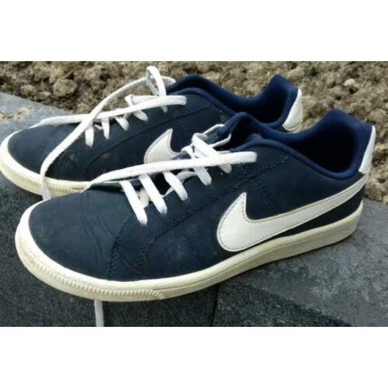 Nike donkerblauwe sneakers jongens maat 37.5