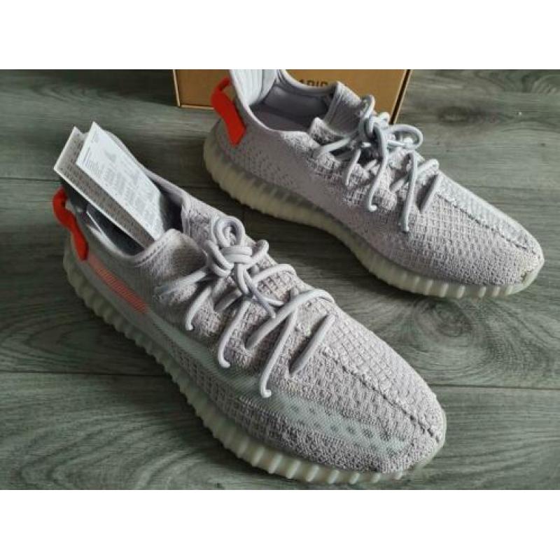 Yeezy v2 350 tail light - eu 45 1/3