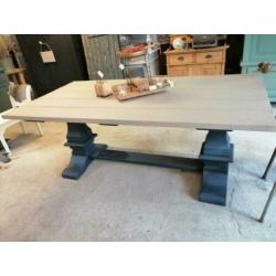 Prachtige kloostertafel "halfweg brocante"