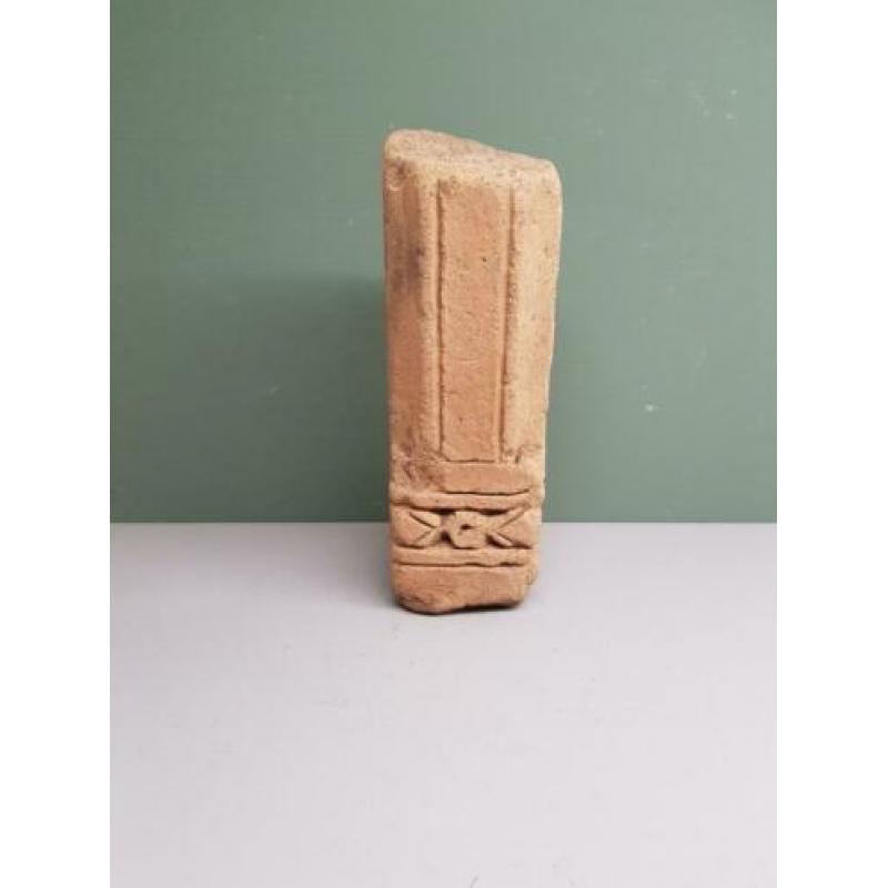 Antiek Terracotta Majapahit Tempel Pilaartje. €45,-.