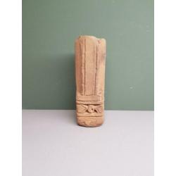 Antiek Terracotta Majapahit Tempel Pilaartje. €45,-.