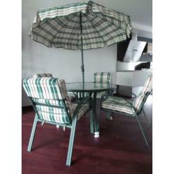 Complete tuinset met stoelen, ronde tafel, parasol, etc. igs