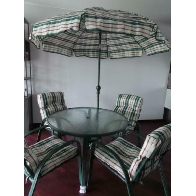 Complete tuinset met stoelen, ronde tafel, parasol, etc. igs