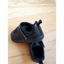 Nike sneakers maat 24