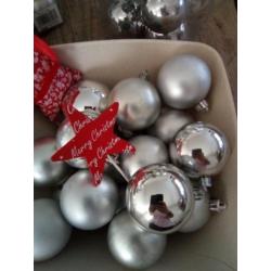 Kerst ballen +_50 stuks