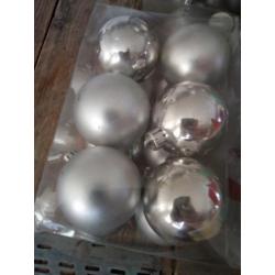 Kerst ballen +_50 stuks