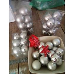 Kerst ballen +_50 stuks